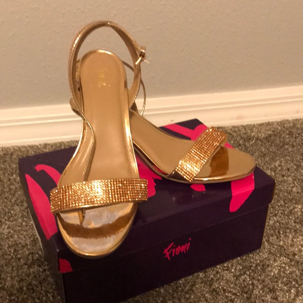 BN super cute kitten heels.